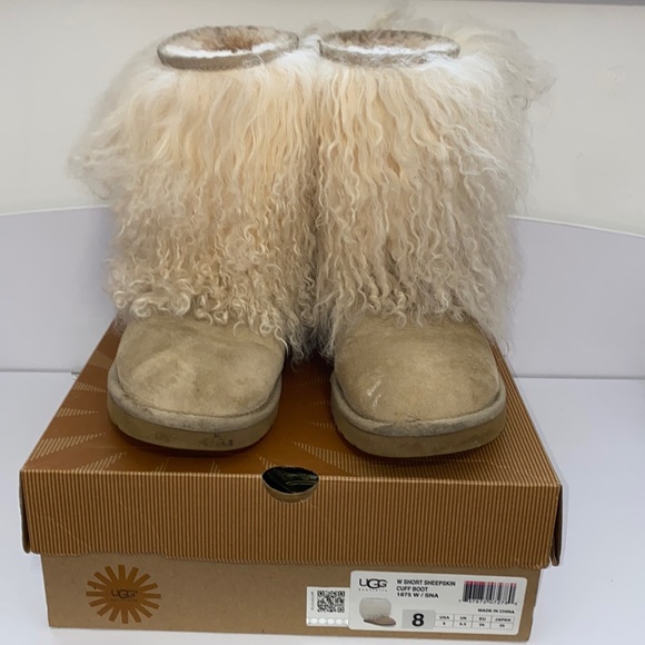 UGG Shoes - 🏆3x HP!🏆 UGG Short Sheepskin Cutf Boot, women’s 8